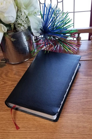 NIV Comfort Print Thinline Reference Bible, Bonded Leather, Black, Indexed