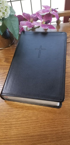 CSB Everyday Study Bible, Charcoal (Bible on right in photo)